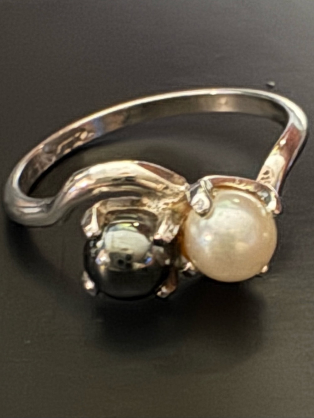 Sterling Silver Black and White Cultured Pearl Ring - Size 7.25